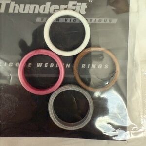 Thunderfit silicone ring - size 7 - never worn set of 4